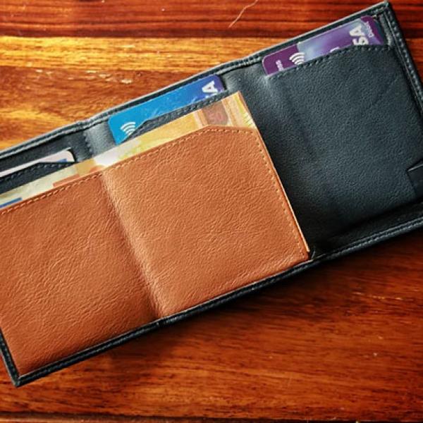 The Hi-Jak Wallet (Gimmick and Online Instructions) by Secret Tannery